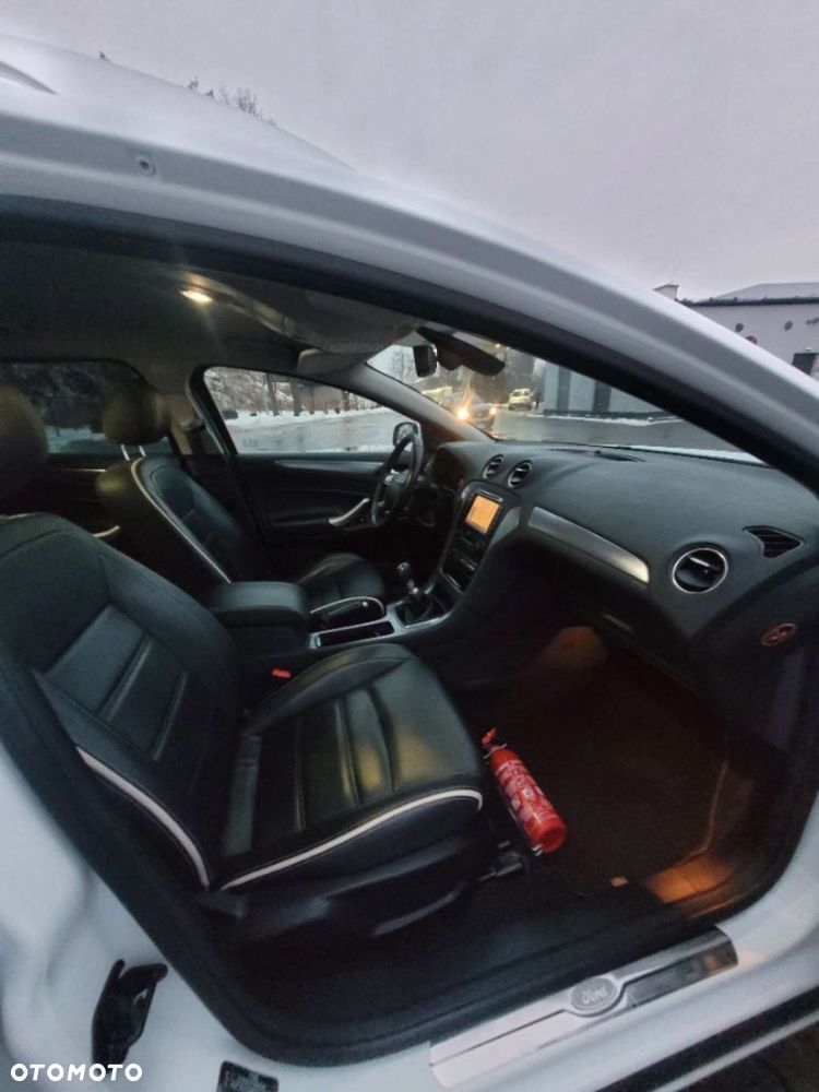 Ford Mondeo 2.0 TDCi Titanium - 18