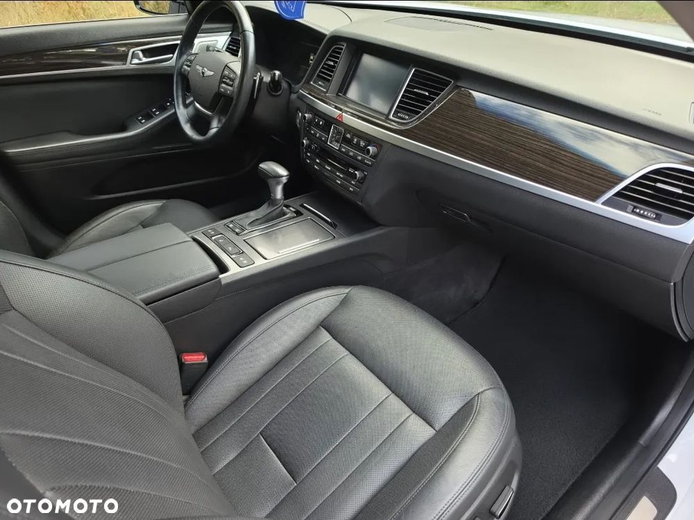 Hyundai Genesis 3.8 V6 GDI - 30