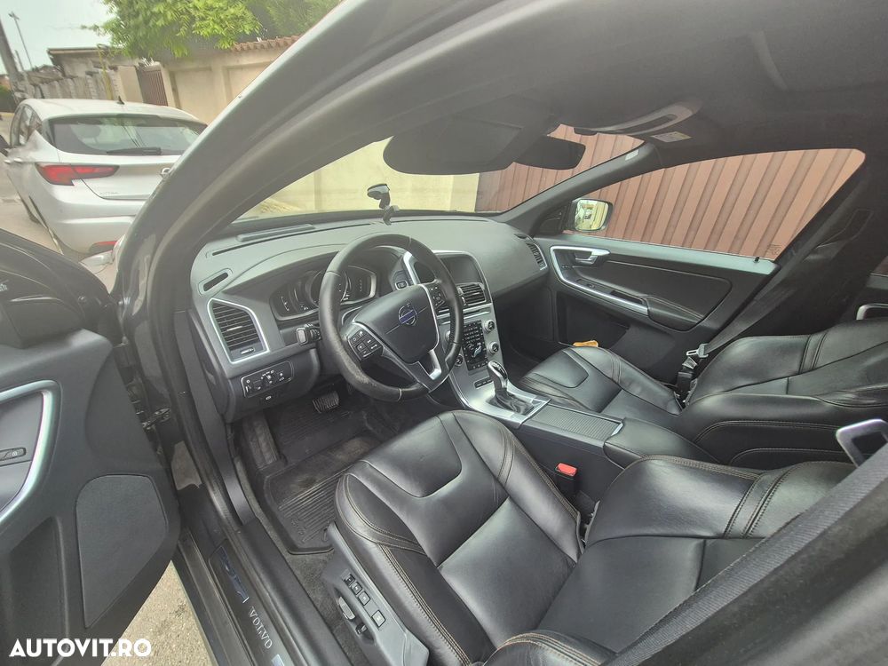 Volvo XC 60 D5 AWD Geartronic Summum - 17