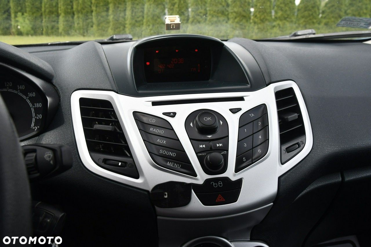 Ford Fiesta - 24