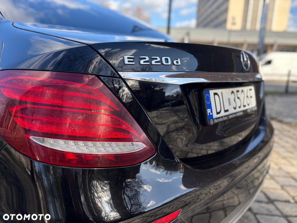 Mercedes-Benz Klasa E 220 d 4-Matic 9G-TRONIC - 26