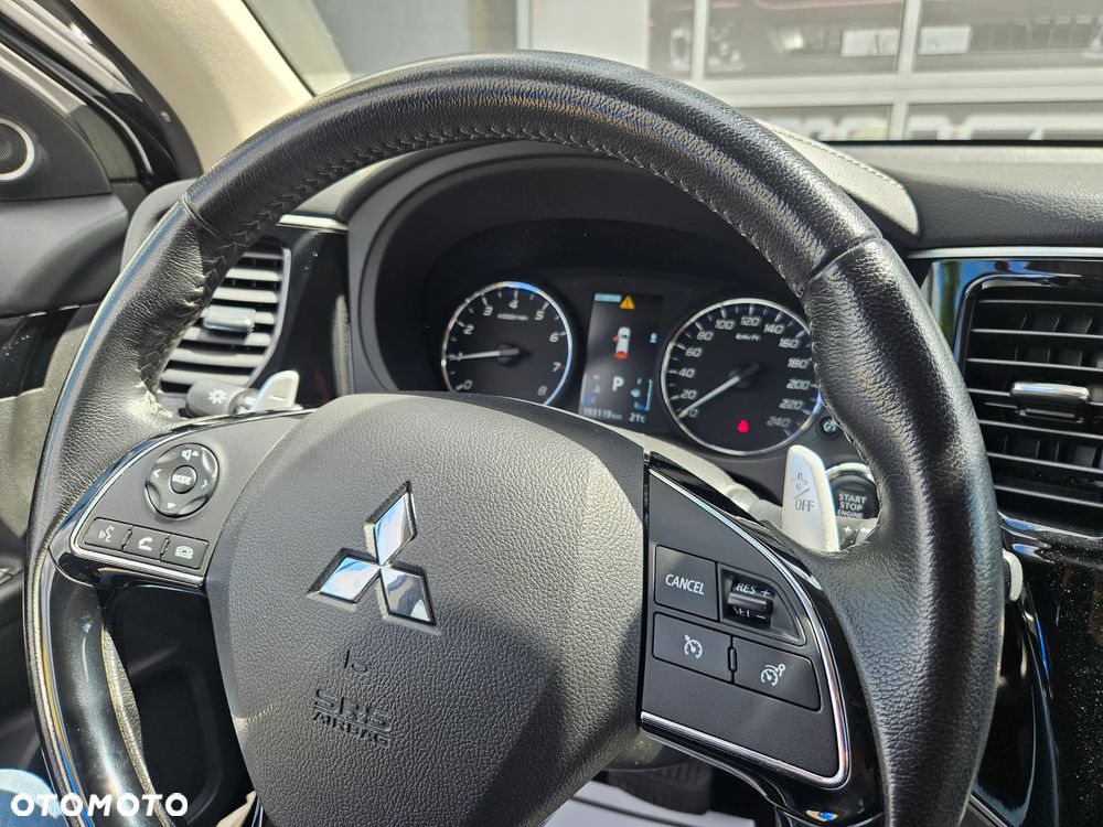 Mitsubishi Outlander 2.0 Intense + Navi 4WD CVT - 12