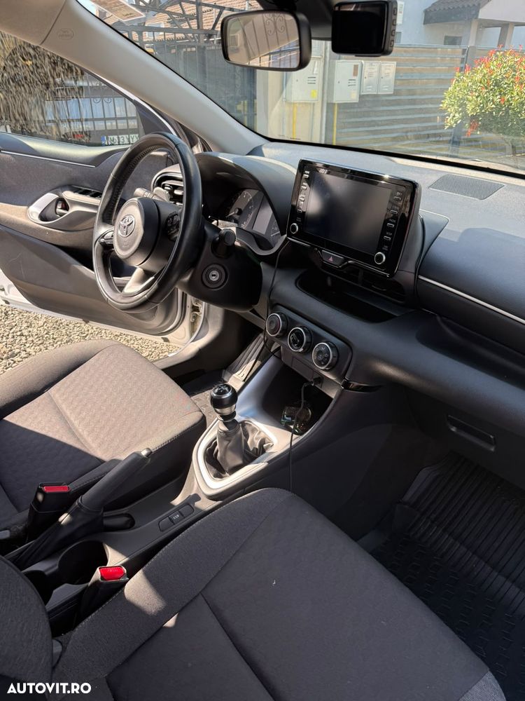 Toyota Yaris 1.5 MT Active - 8