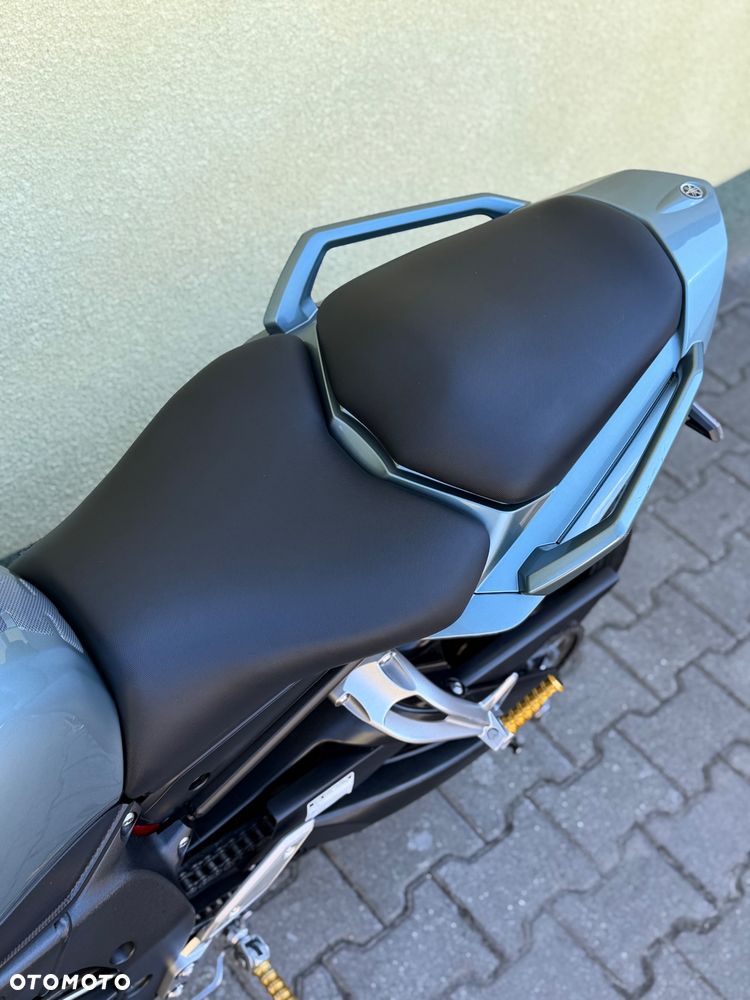 Yamaha FZ - 33