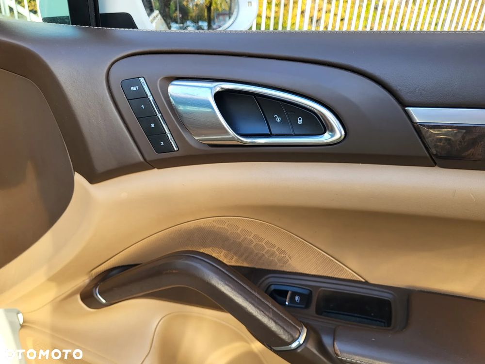 Porsche Cayenne S Hybrid Tiptronic S - 38