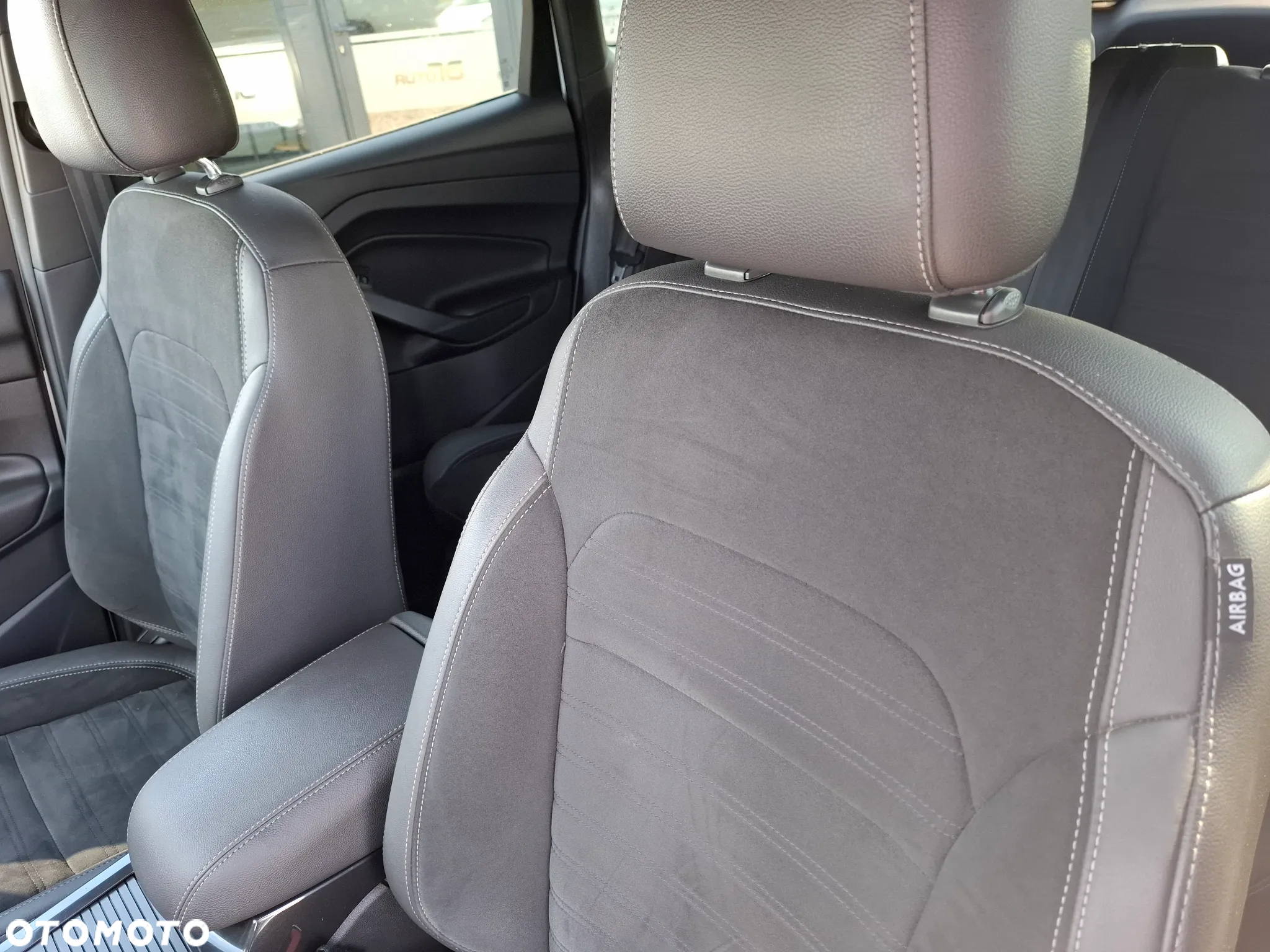 Ford Kuga 2.0 TDCi 2x4 ST-Line - 26