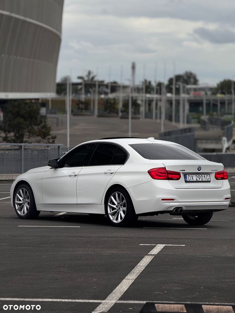 BMW Seria 3 330i - 2