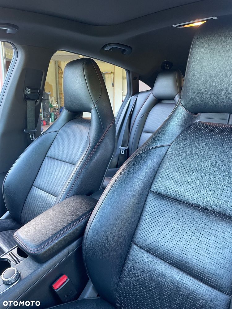 Mercedes-Benz CLA 250 7G-DCT AMG Line - 35