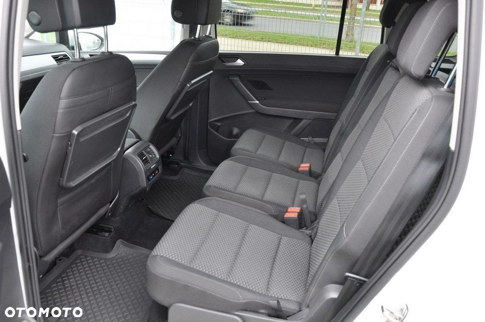 Volkswagen Touran - 20