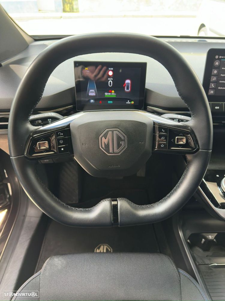 MG MG4 64 kWh Luxury - 11