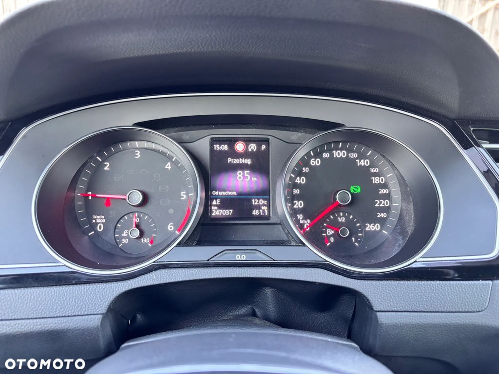 Volkswagen Passat Variant 2.0 TDI SCR DSG Highline - 13