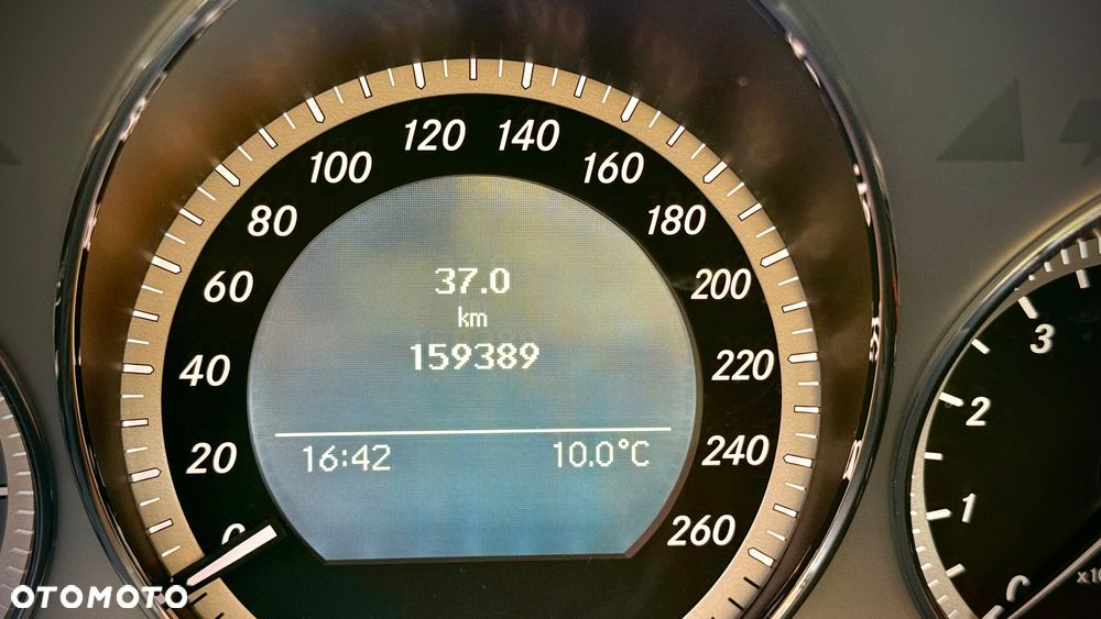 Mercedes-Benz Klasa C 200 T CGI BlueEFFICIENCY Avantgarde - 11