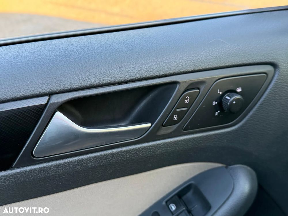 Volkswagen Jetta - 11