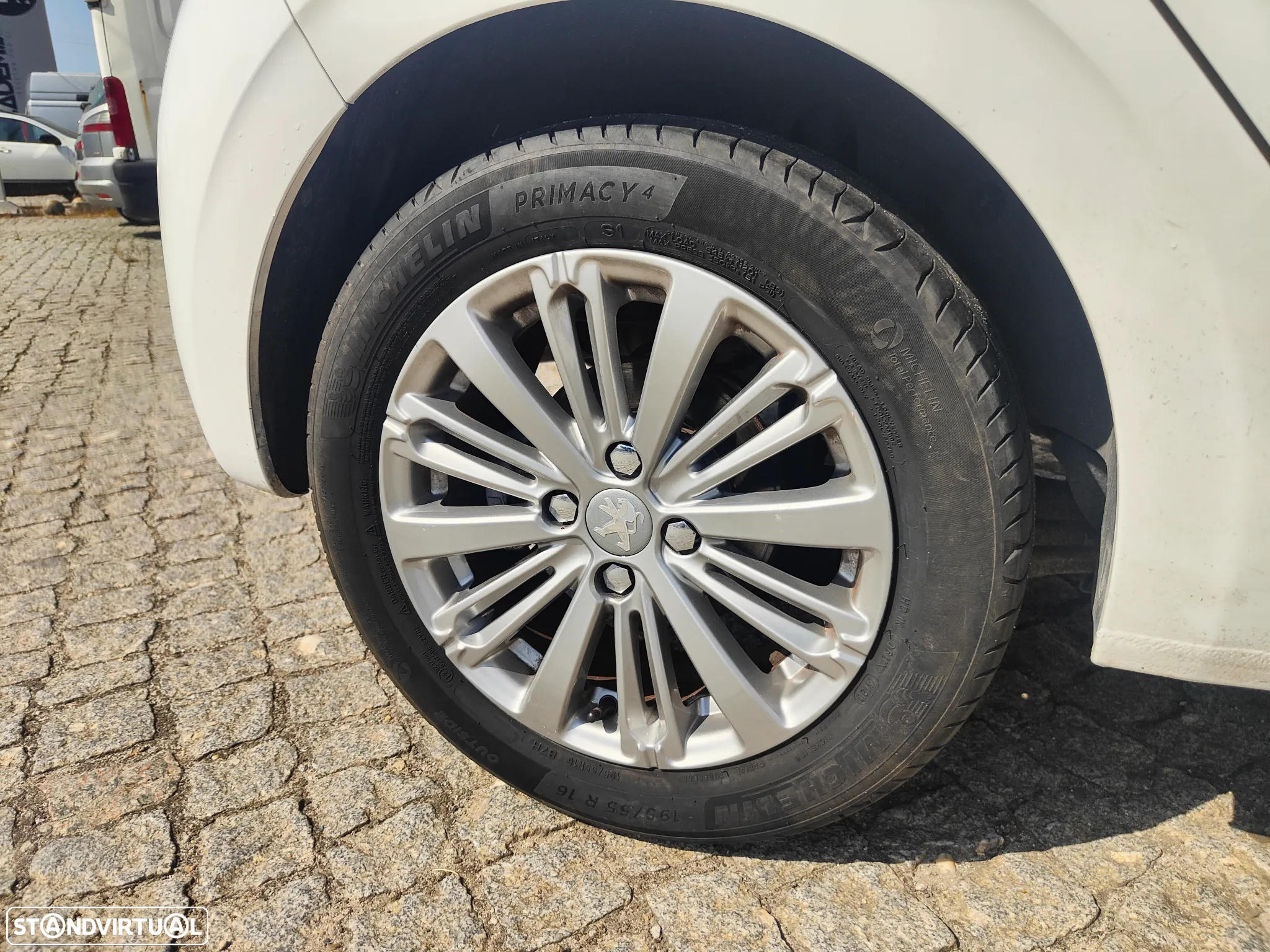 Peugeot 208 1.6 BlueHDi Allure - 5