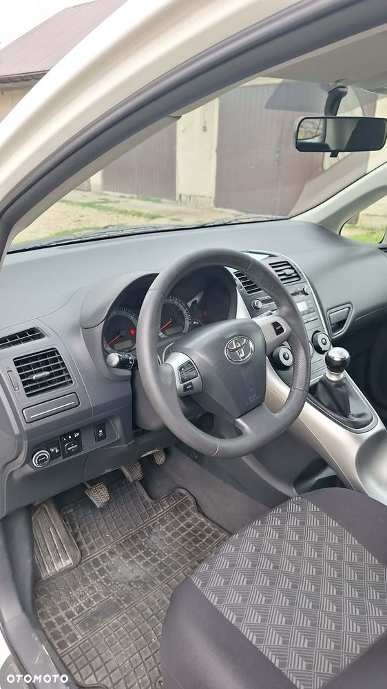 Toyota Auris - 11