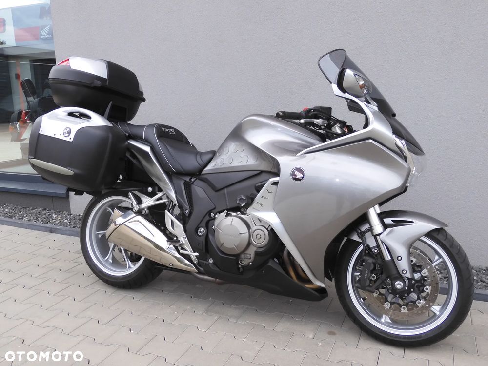 Honda VFR - 2