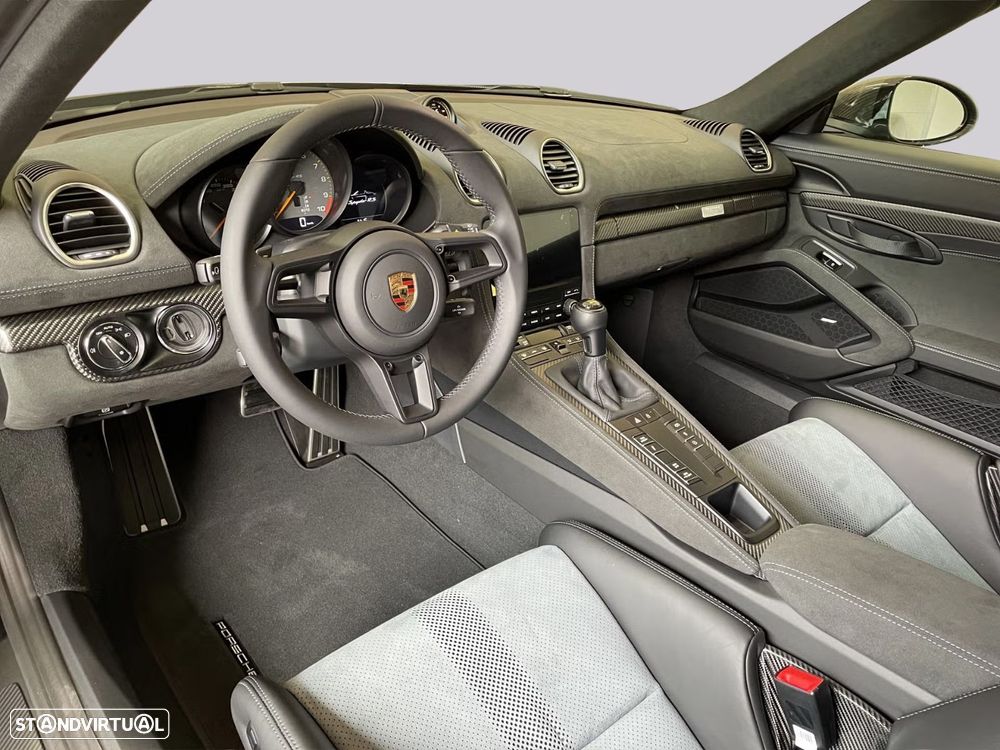 Porsche 718 Spyder - 11