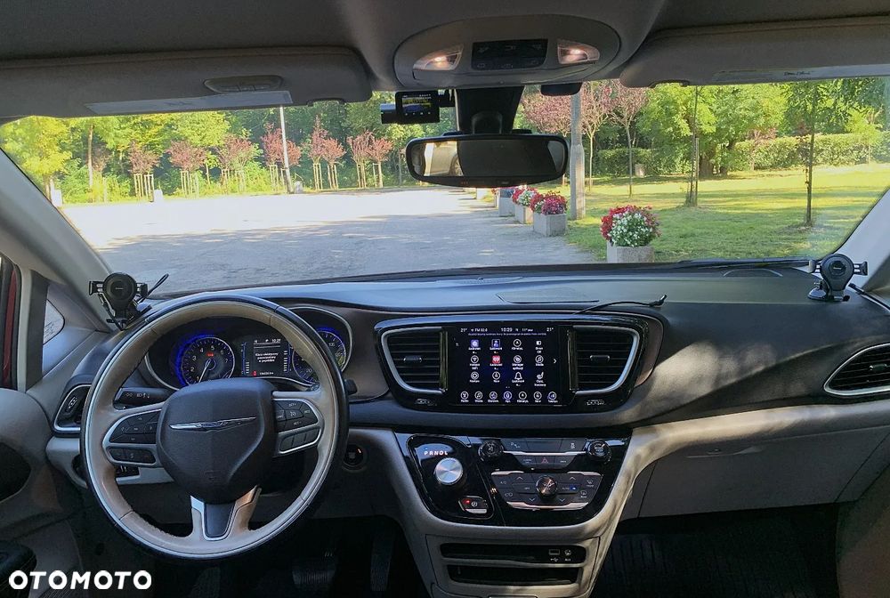 Chrysler Pacifica - 11