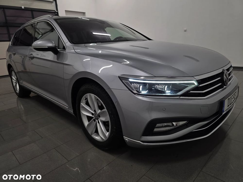 Volkswagen Passat - 1