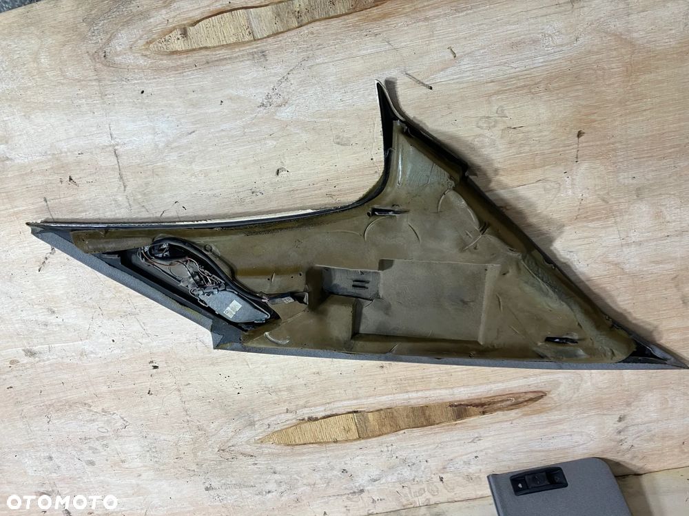 OSŁONA SŁUPKA OSŁONY SŁUPKÓW BMW E34 SEDAN LIFT PODSUFITKA MASKOWNICE PODSUFITKI POSZYCIA LAMPKI JUPITERKI LAMPKA KIEROWCY 1384011 - 9