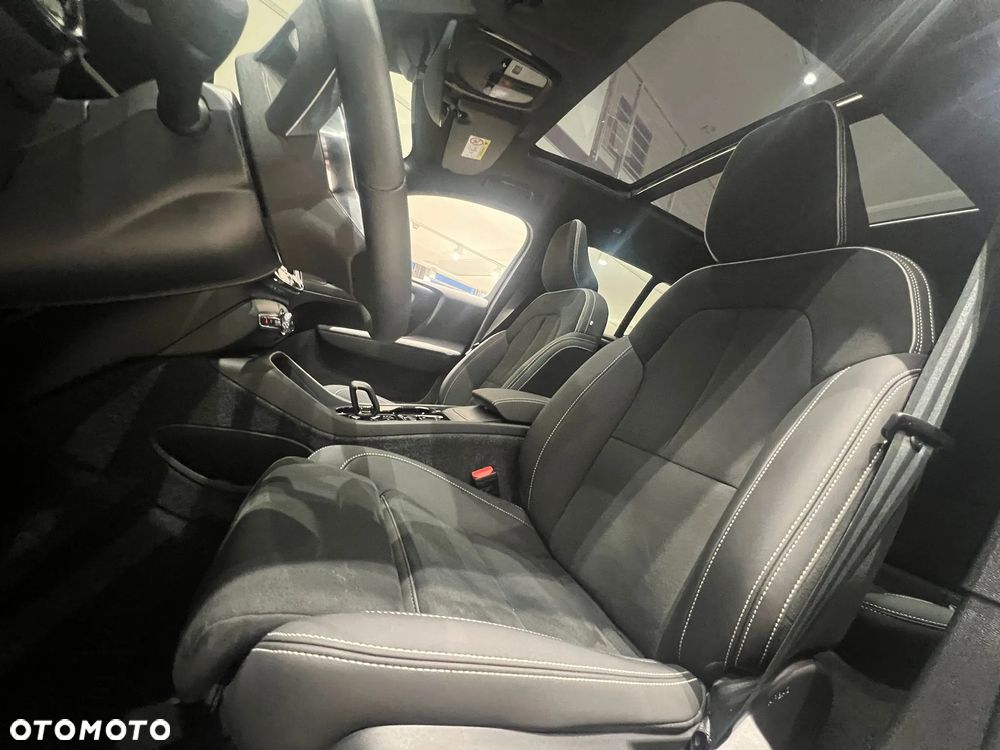 Volvo XC 40 B4 AWD Ultimate Dark - 19