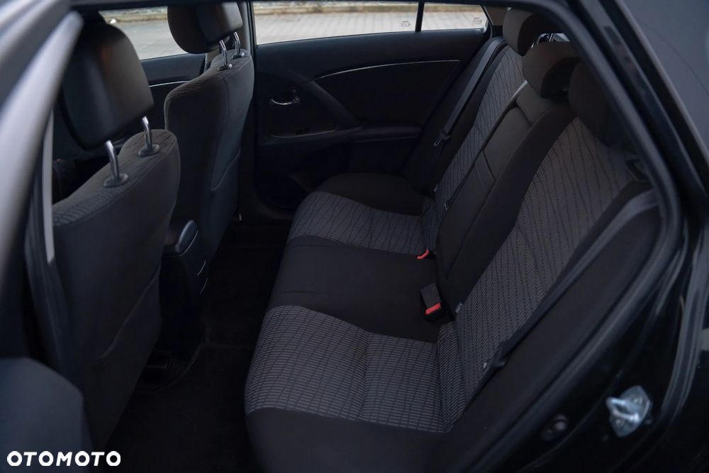 Toyota Avensis 1.8 Multidrive Business Edition - 31