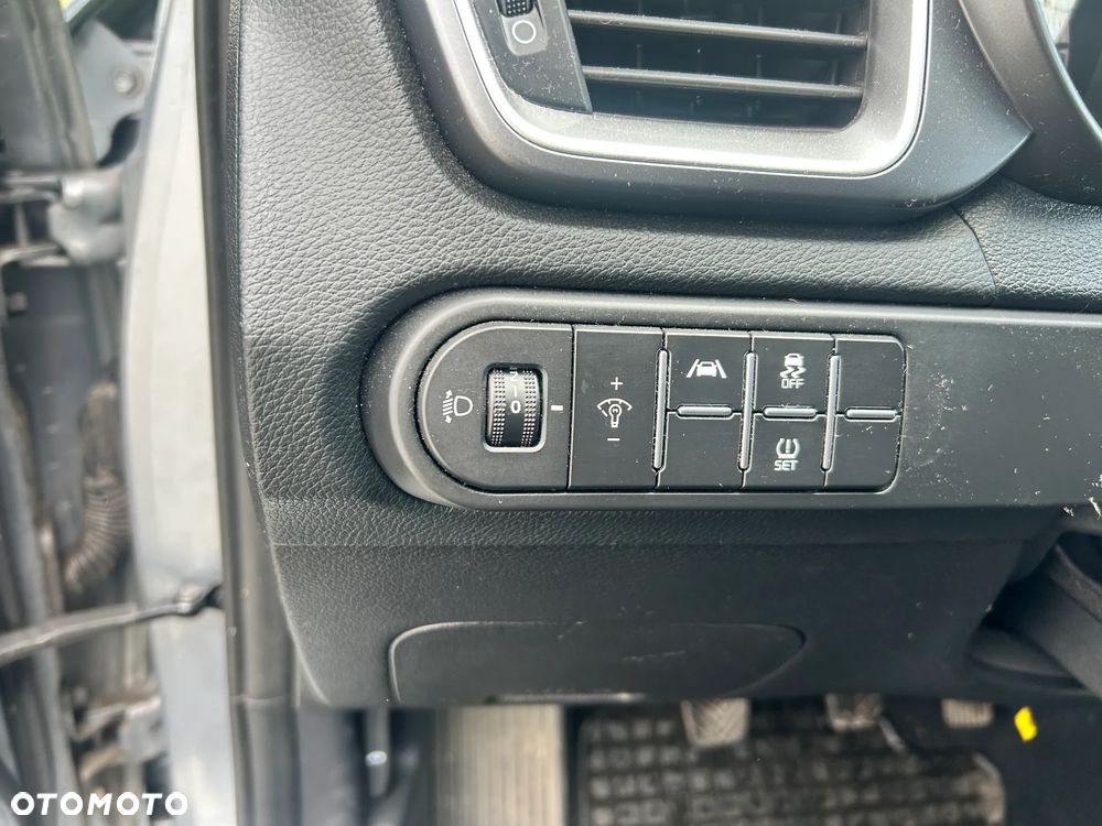 Kia Ceed - 10