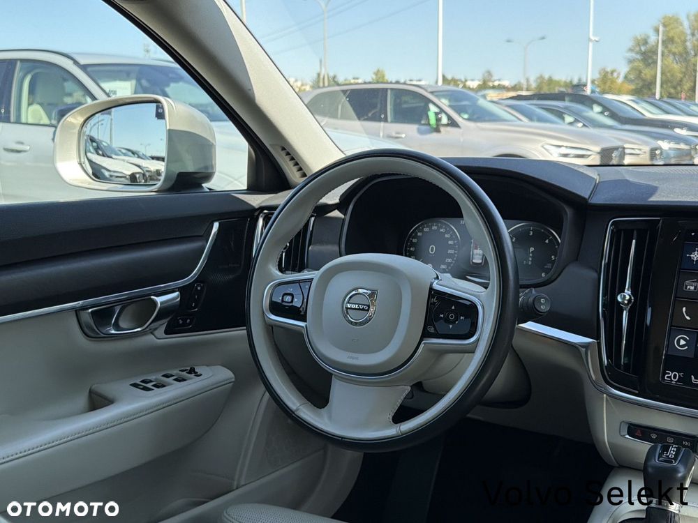 Volvo V90 Cross Country - 13