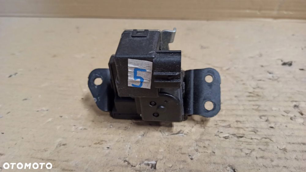 } ZAMEK KLAPY TYŁ HYUNDAI I30 - 2