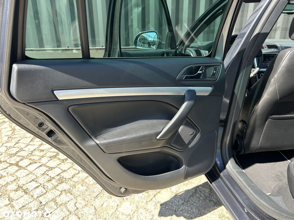 Skoda Octavia 2.0 TSI DSG RS - 25