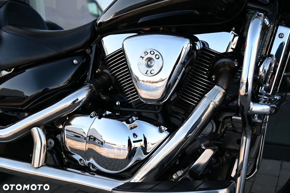 Suzuki Intruder - 11