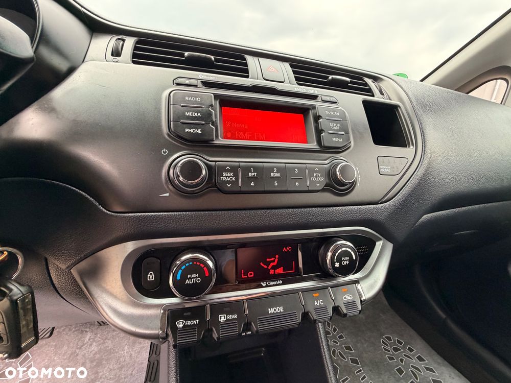 Kia Rio 1.4 Dream Team Edition - 21