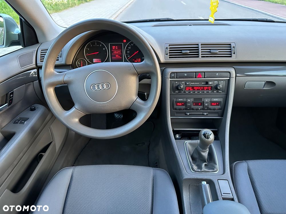 Audi A4 Limousine - 11