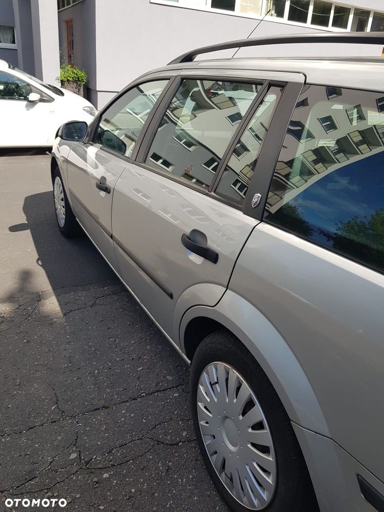 Ford Mondeo 1.8 Ambiente - 12