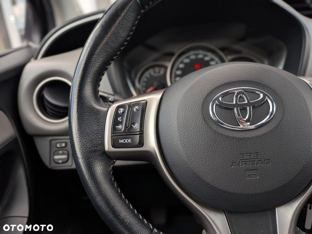 Toyota Yaris 1.0 Premium EU6 - 12