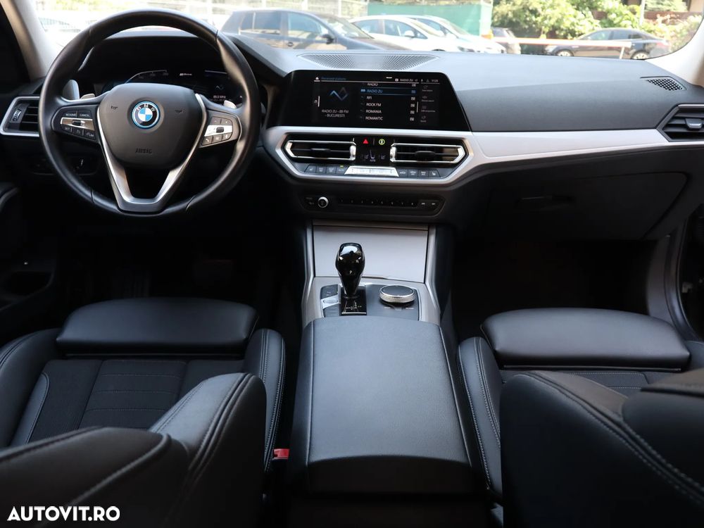 BMW Seria 3 330e Aut. Sport Line - 15