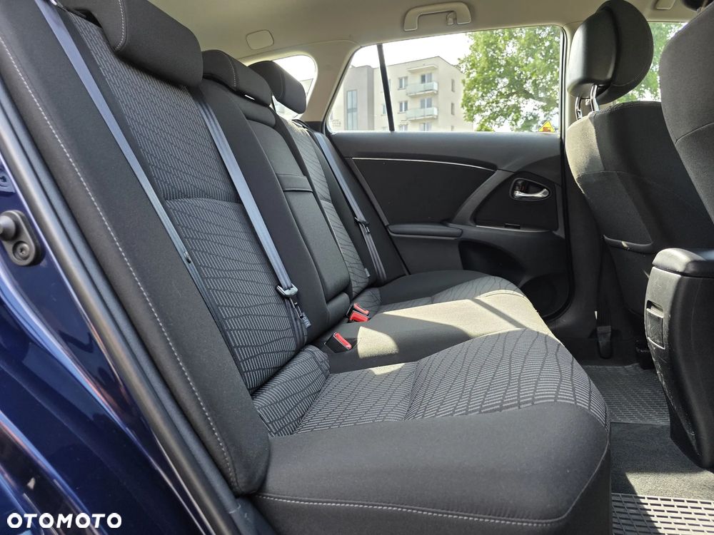 Toyota Avensis - 24