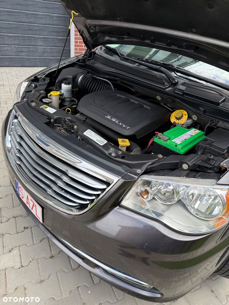Chrysler Town & Country 3.6 Limited - 25