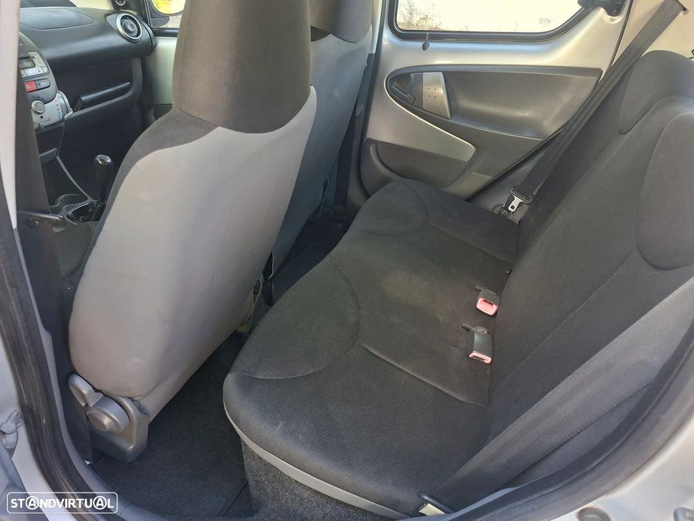 Toyota Aygo 1.0 + AC - 7