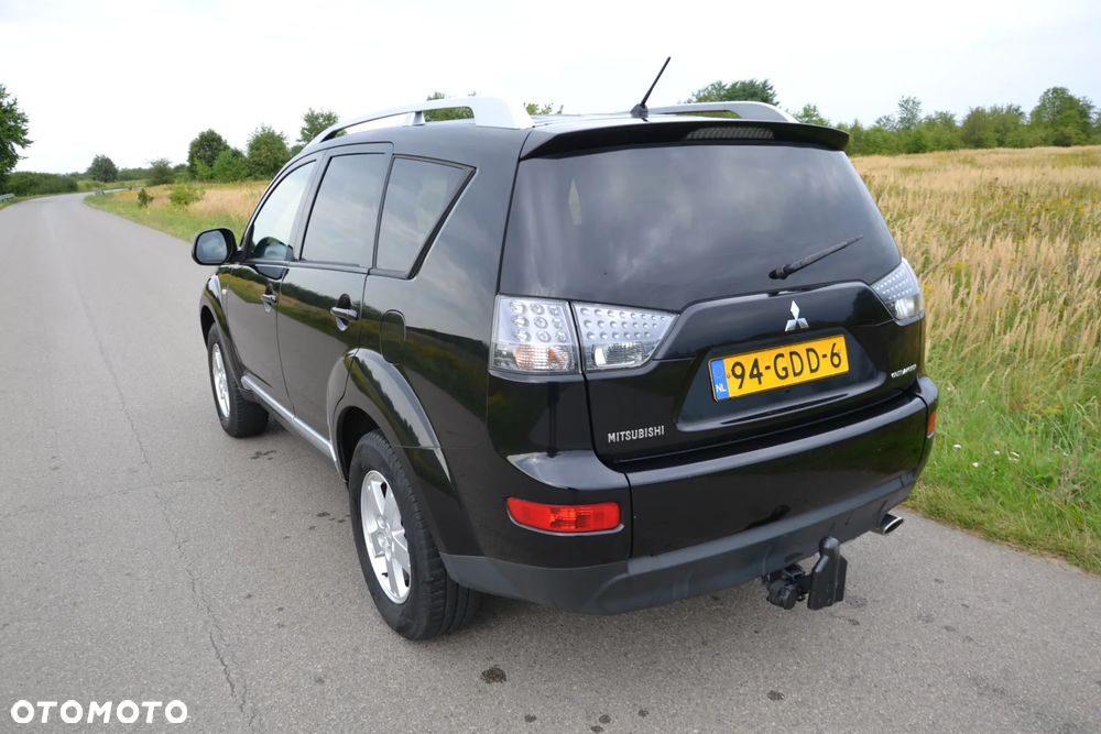 Mitsubishi Outlander 2.4 2WD Plus - 23