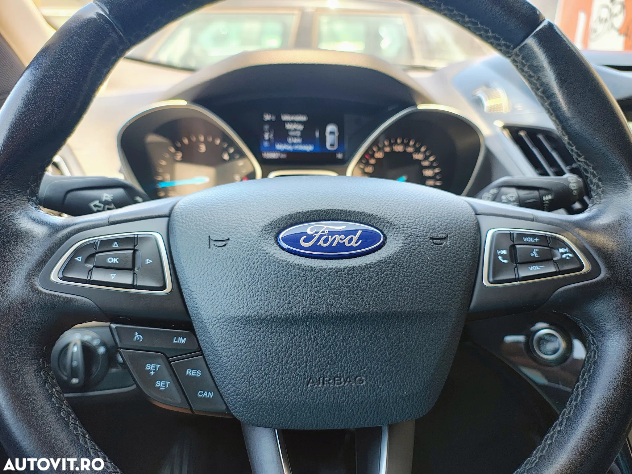 Ford Kuga 2.0 TDCi 2x4 Titanium - 25