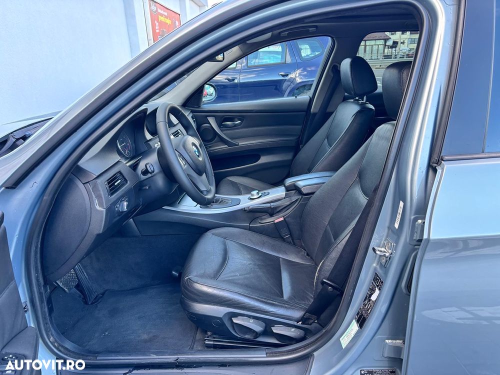 BMW Seria 3 320d DPF Touring Aut. - 15