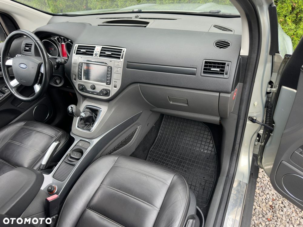 Ford Kuga 2.0 TDCi 4x4 Titanium - 28