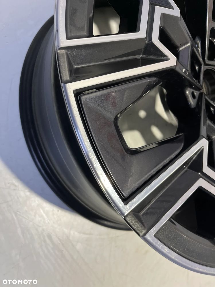 Felgi BMW 5 I5 G60 8.5 x 20" 5x112 ET 28  939M 5A324F0,5A324E8,5A324E9,5A324F1 - 4