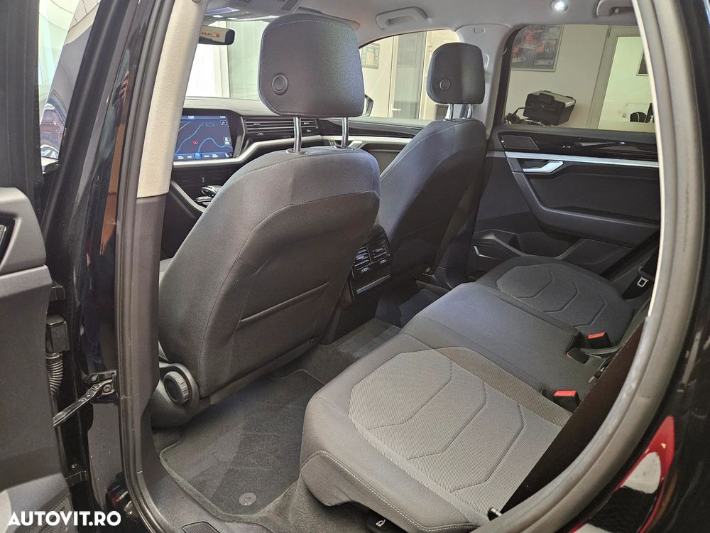 Volkswagen Touareg - 11