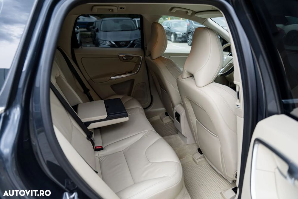 Volvo XC 60 D4 AWD Geartronic Summum - 8