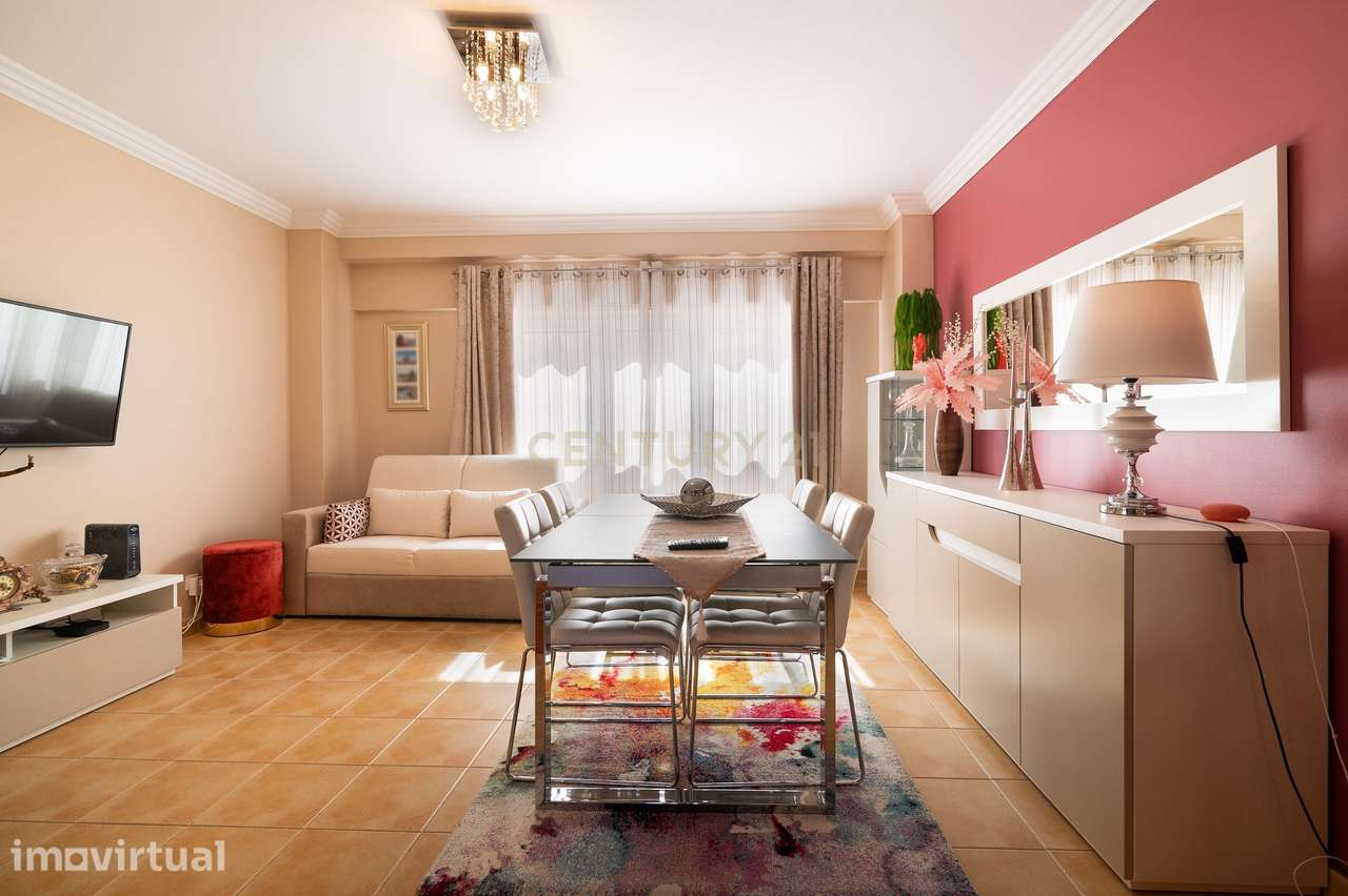 Apartamento T2 – Jardim da Radial, com 2 elevadores e arrecadação - Grande imagem: 2/22