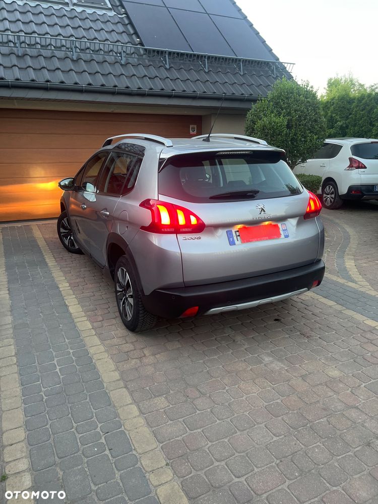 Peugeot 2008 1.2 Pure Tech Signature - 9