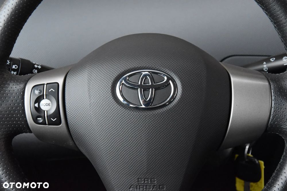 Toyota Yaris 1.33 VVT-i Executive - 25