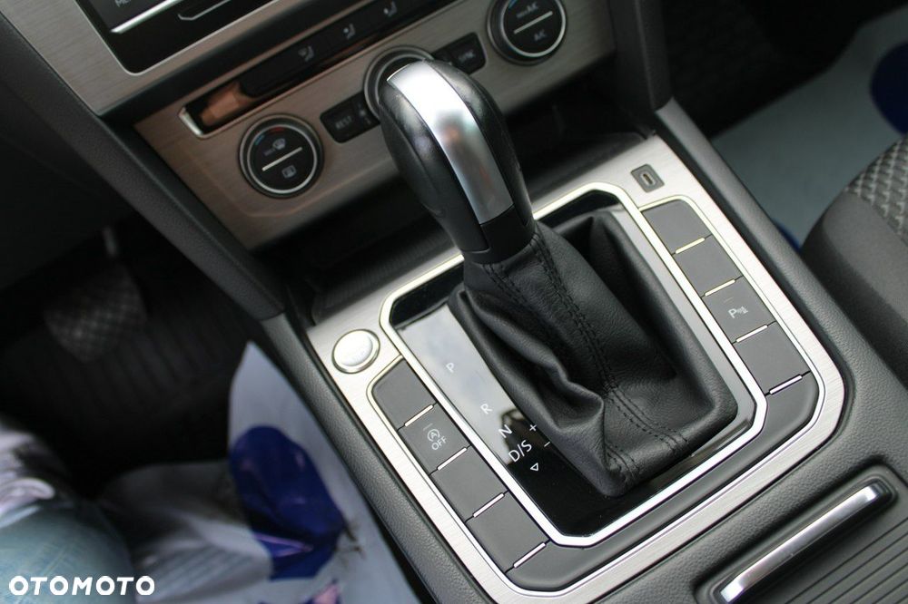 Volkswagen Passat - 23